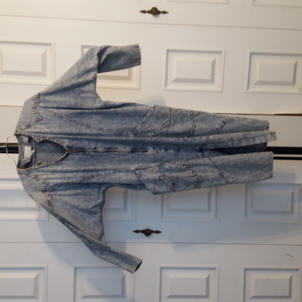 Acid washed denim dress w nailheads